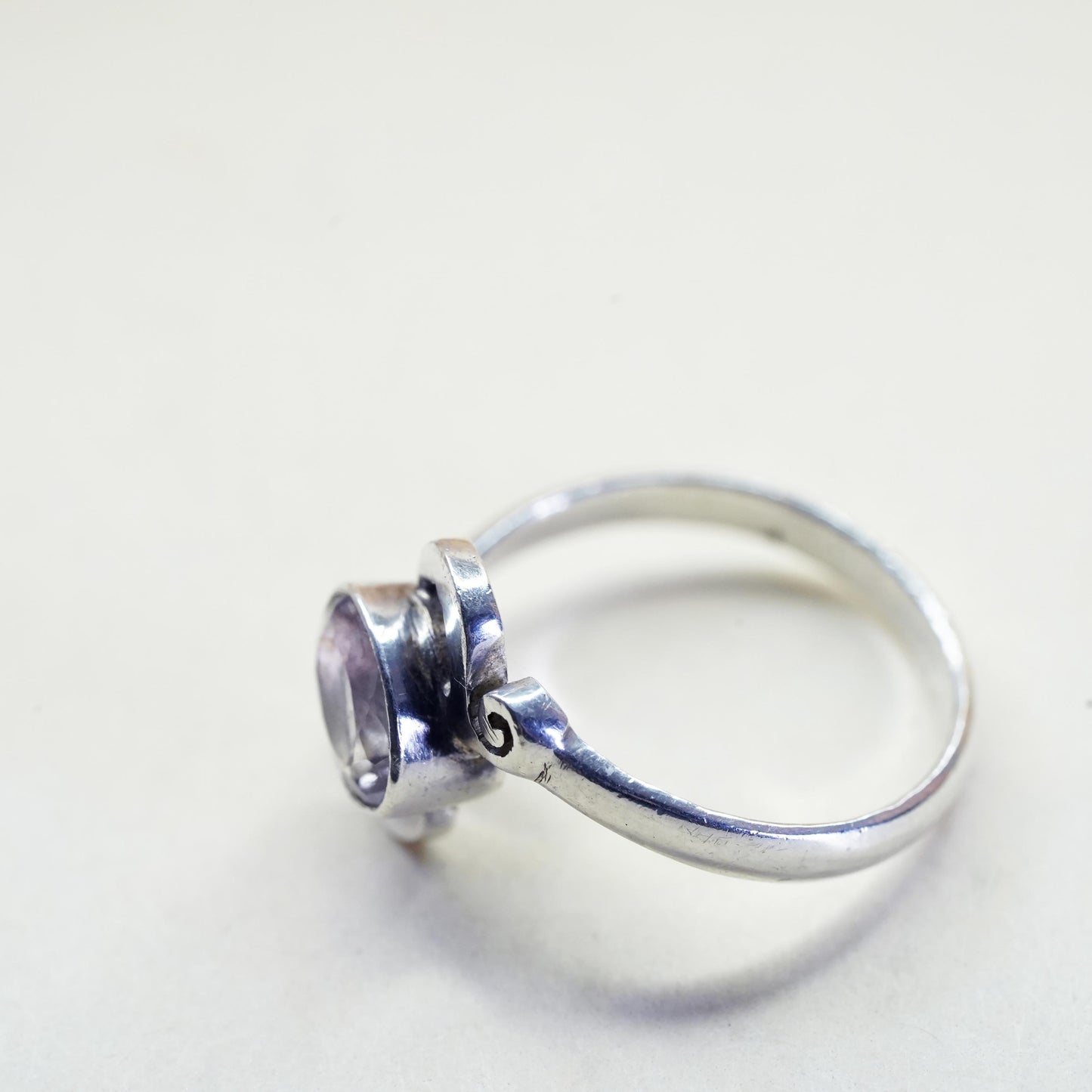 Size 5, vintage Sterling 925 silver handmade spiral ring with amethyst