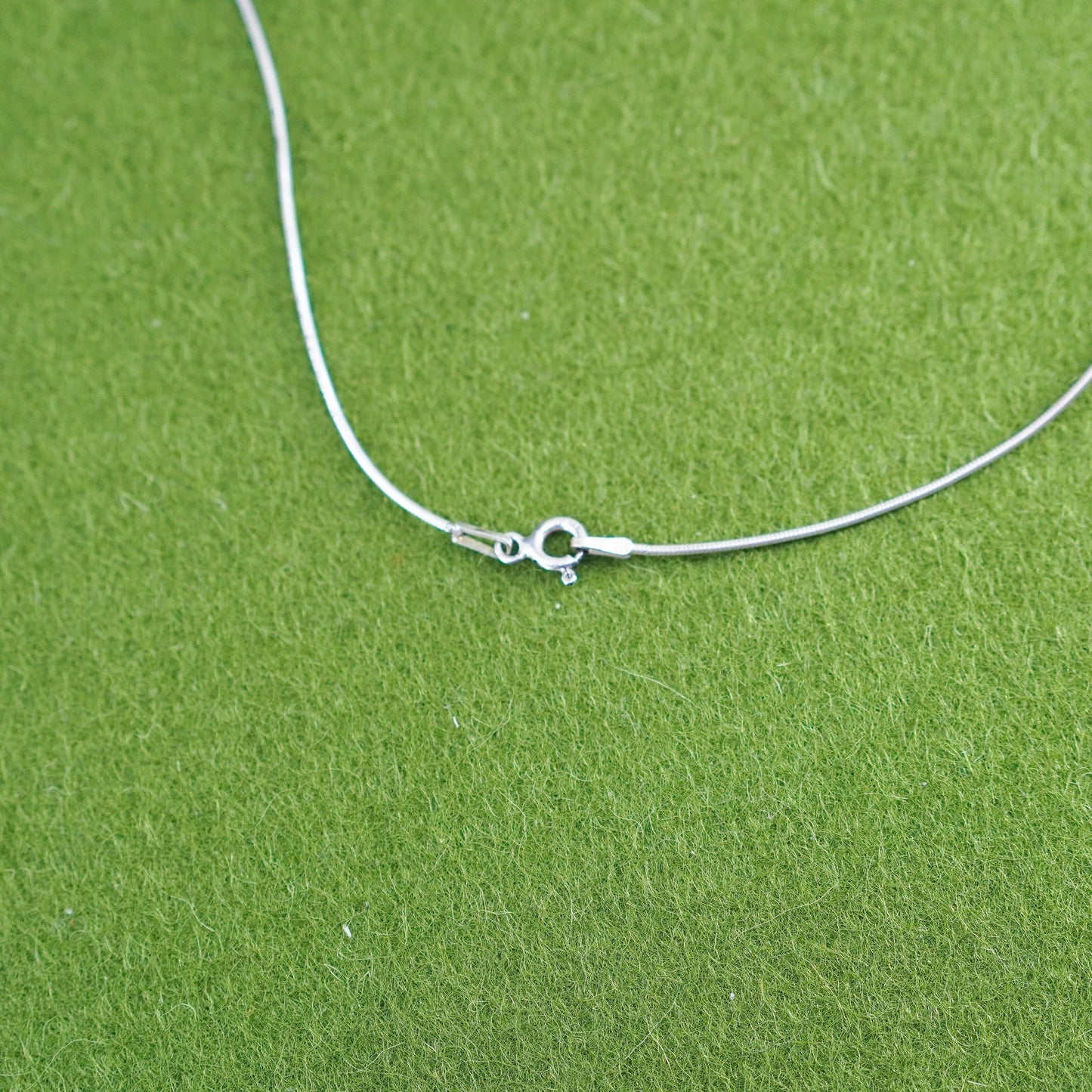 15”, Vintage Israel Sterling 925 silver handmade snake chain necklace w/ amber
