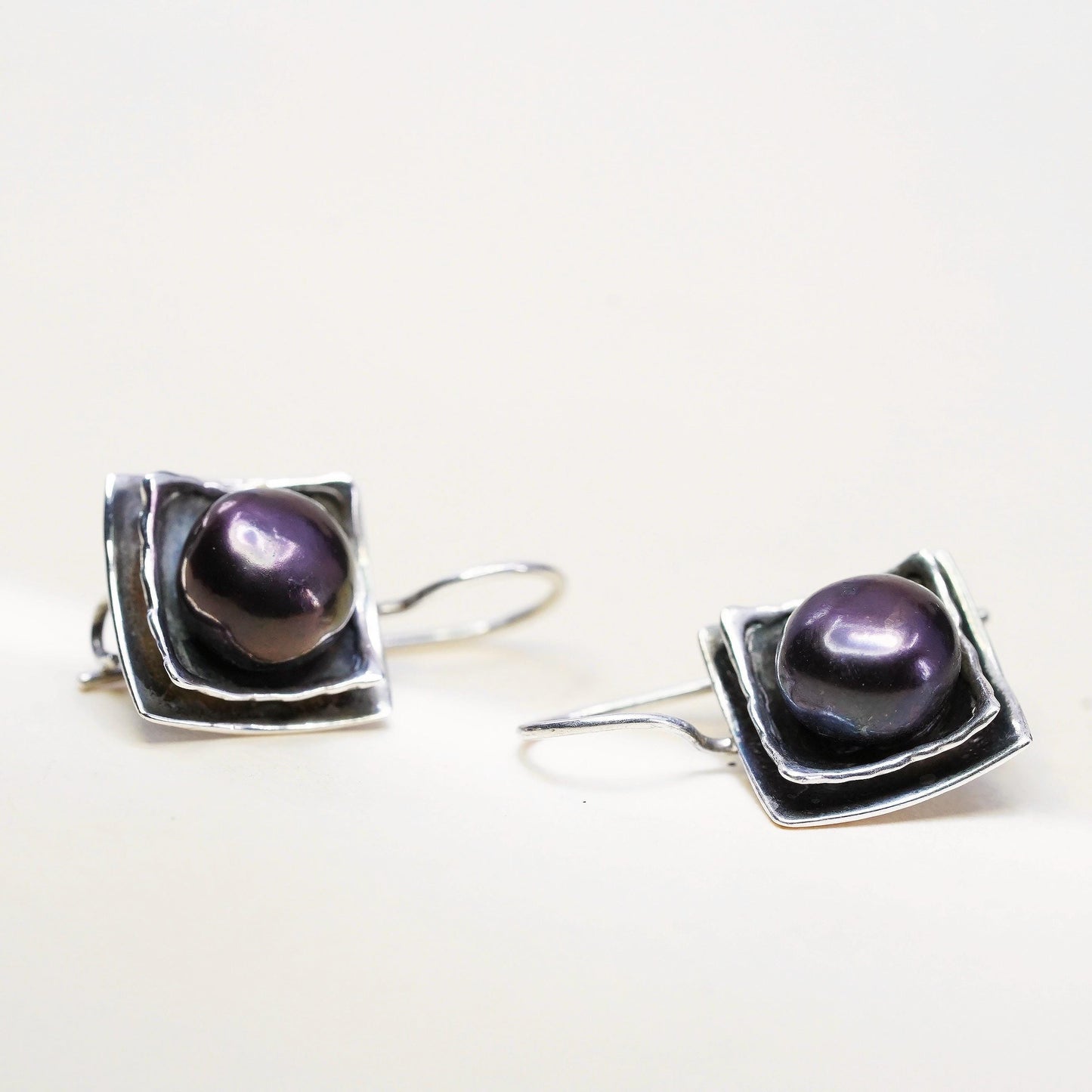 SILPADA RARE Sterling Silver 925 Black Iridescent Pearl Hammered Earrings W1194