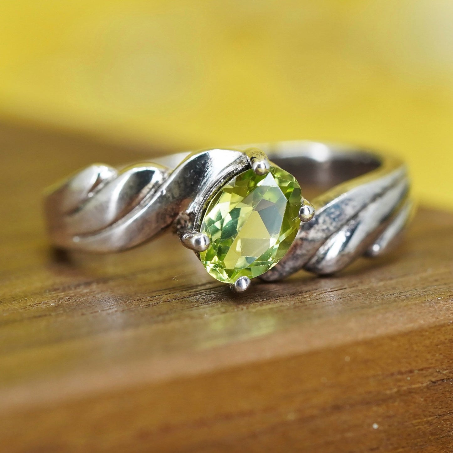 Size 8, vintage Sterling 925 silver handmade ring with oval peridot