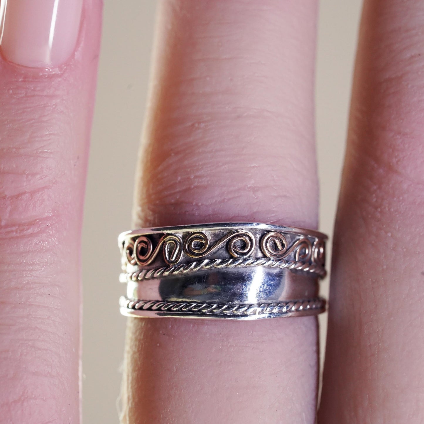 Size 5.5, Vintage two tone Sterling silver ring, 925 band with copper spiral