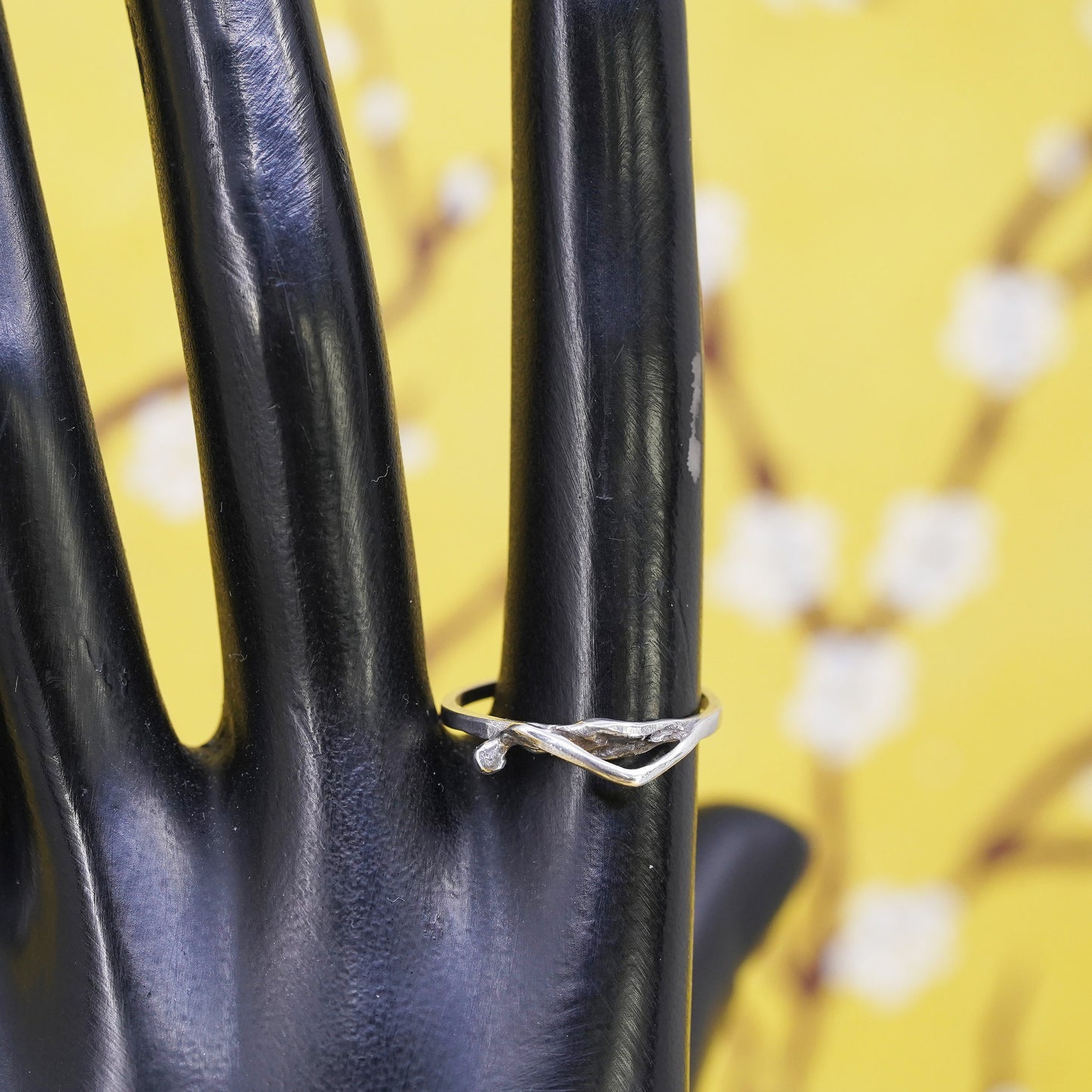 size 7.5, VTG southwestern sterling silver 925 body ring woman hug love band