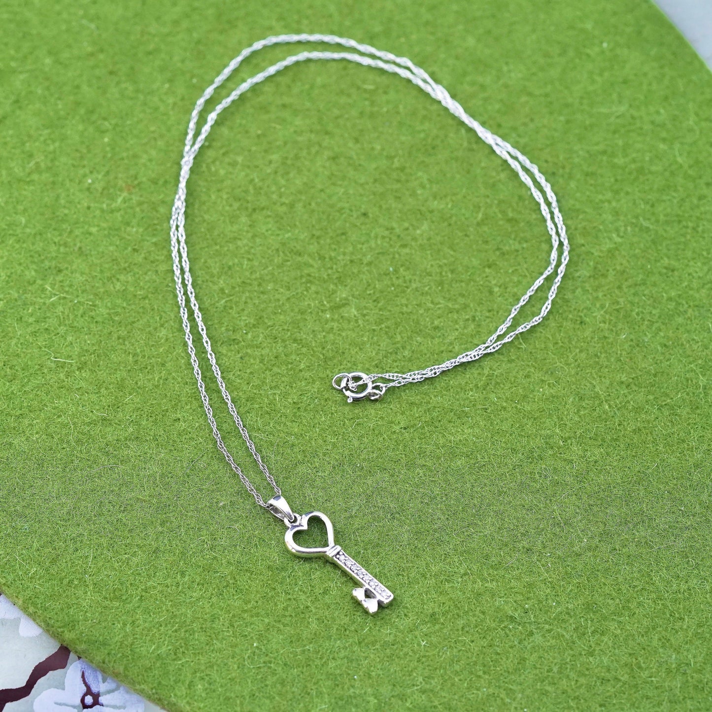 VTG Sterling silver necklace, 925 diamond heart key with Singapore rope chain