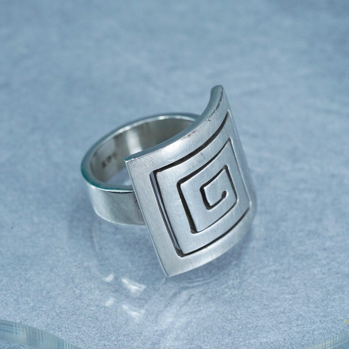 Size 6.5, vintage Mexican Sterling 925 silver ring, modern sprial square band