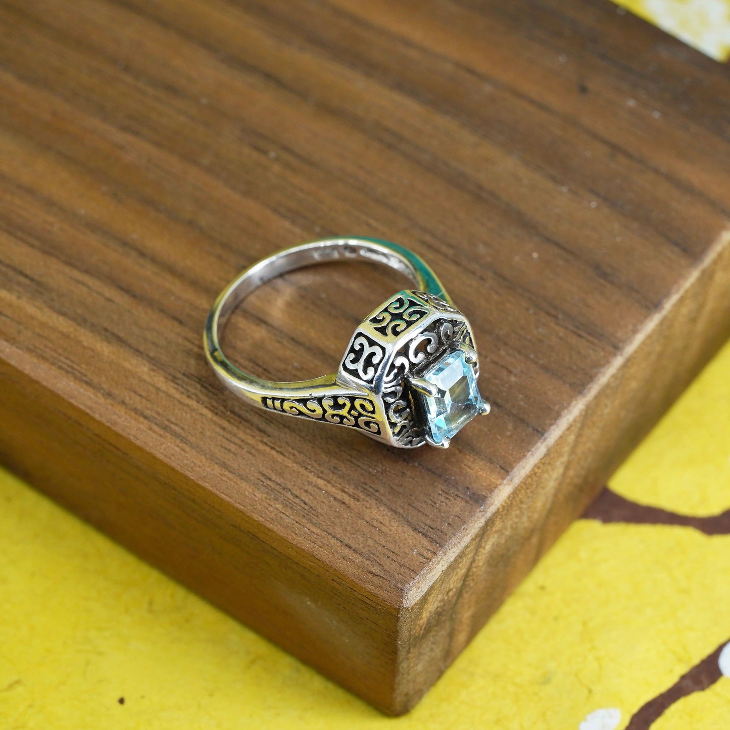 Size 9, VTG Sterling silver handmade ring, 925 filigree ring with blue crystal