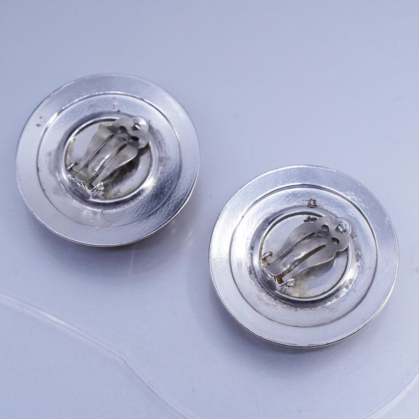 VTG Sterling 925 silver earrings, textured circle clip on dichroic glass bead