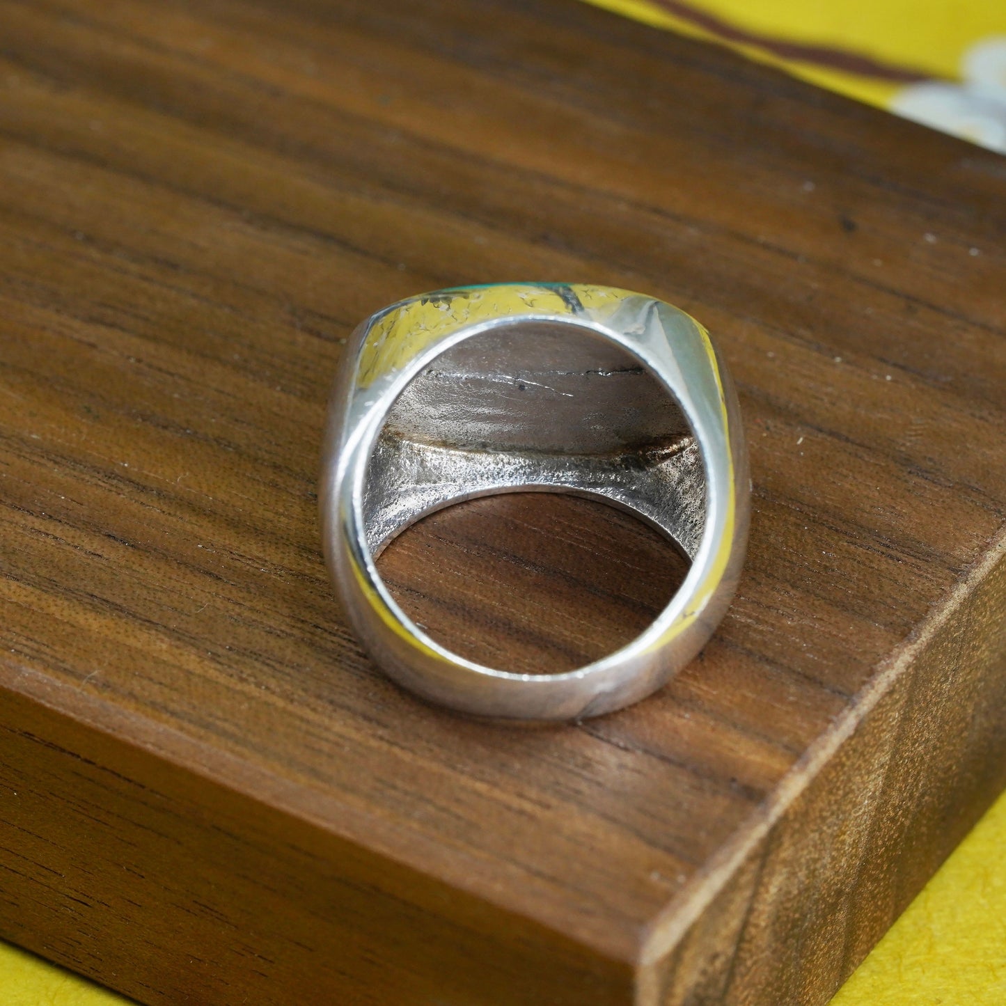 Size 8, Sterling silver ring, southwestern style, 925 band with mother of pearl