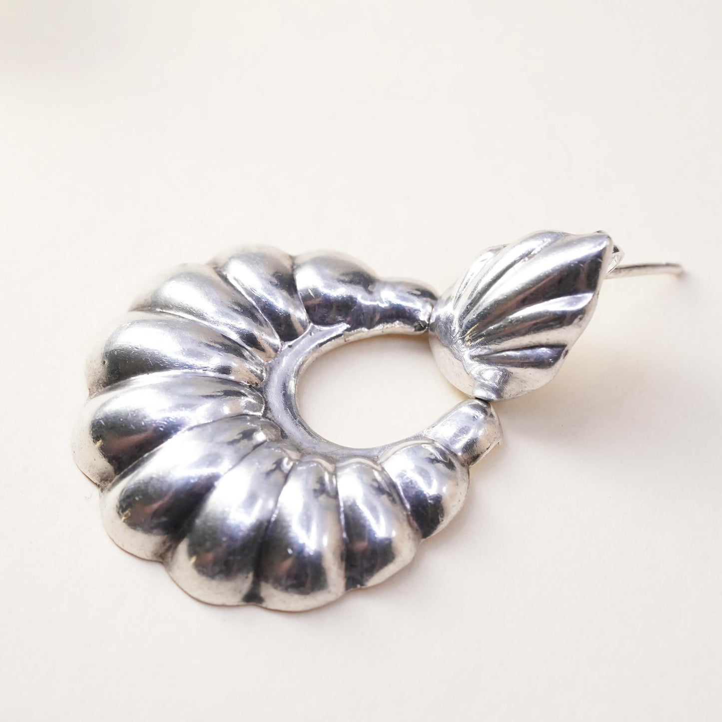 1.5", Vintage sterling 925 silver single earring, fashion ribbed hoop dangle