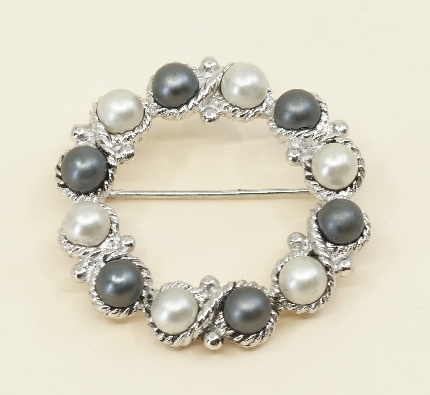 Vintage Sterling silver handmade brooch, Mexico 925 silver circle with pearl, simple, elegant, Stamped Avon, silver tested
