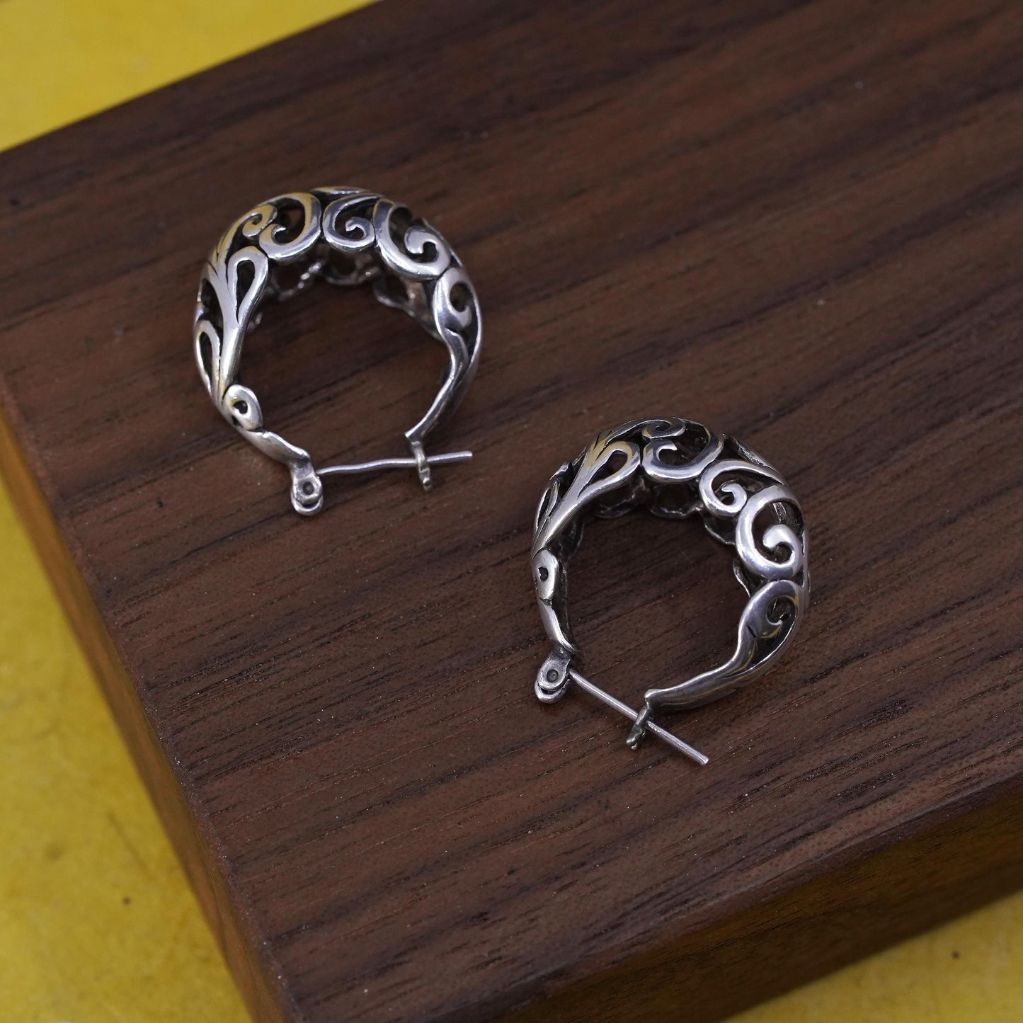 0.75”, VTG Sterling silver handmade earrings, 925 huggie, filigree hoops, Bali