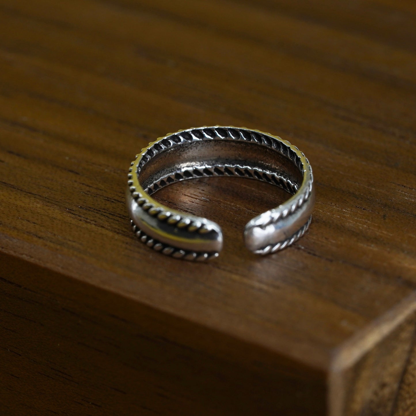 Size adjustable, vtg Sterling silver handmade ring, 925 cable band, open end