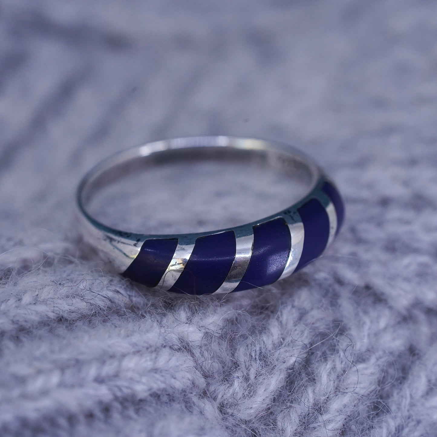 Size 8, vintage Mexico Sterling 925 silver handmade ring band with sodalite