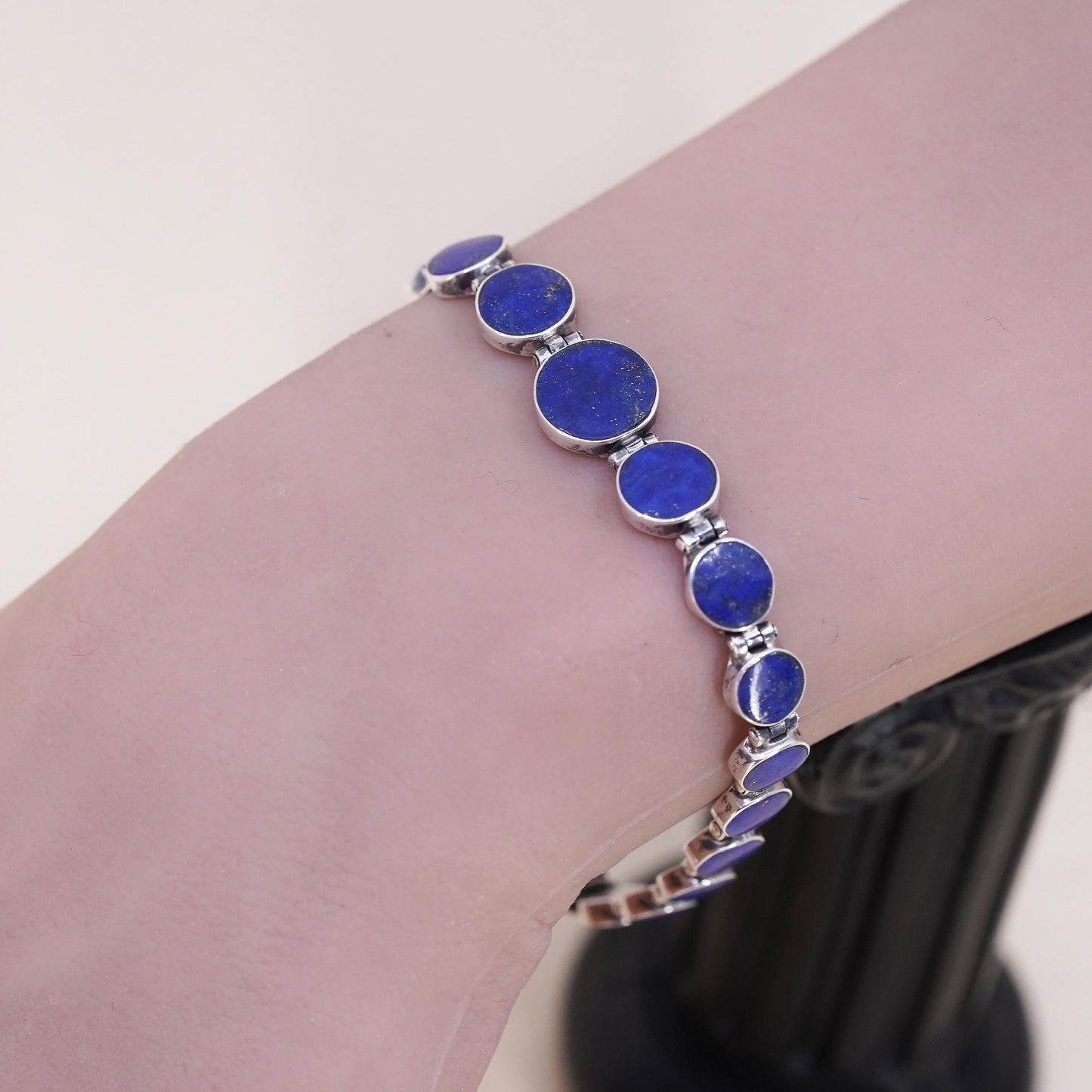 7", Vintage southwestern Sterling silver bracelet, 925 circle lapis lazuli