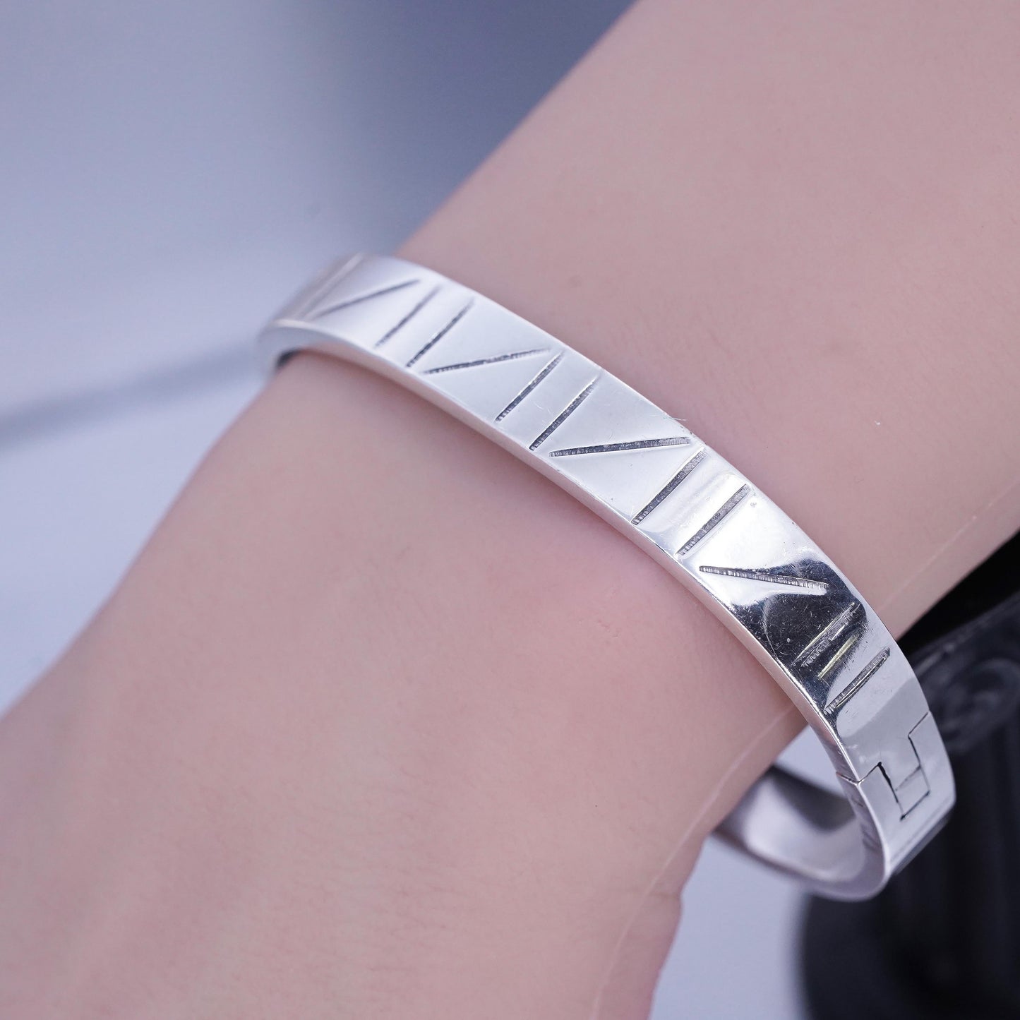7”, Vintage Mexican Sterling 925 silver handmade bracelet, hinged bangle