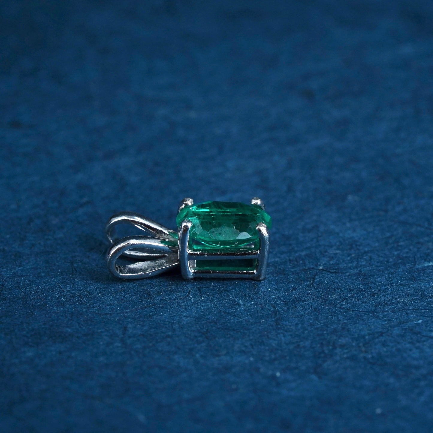 Vintage Sterling 925 silver handmade tiny pendant with emerald