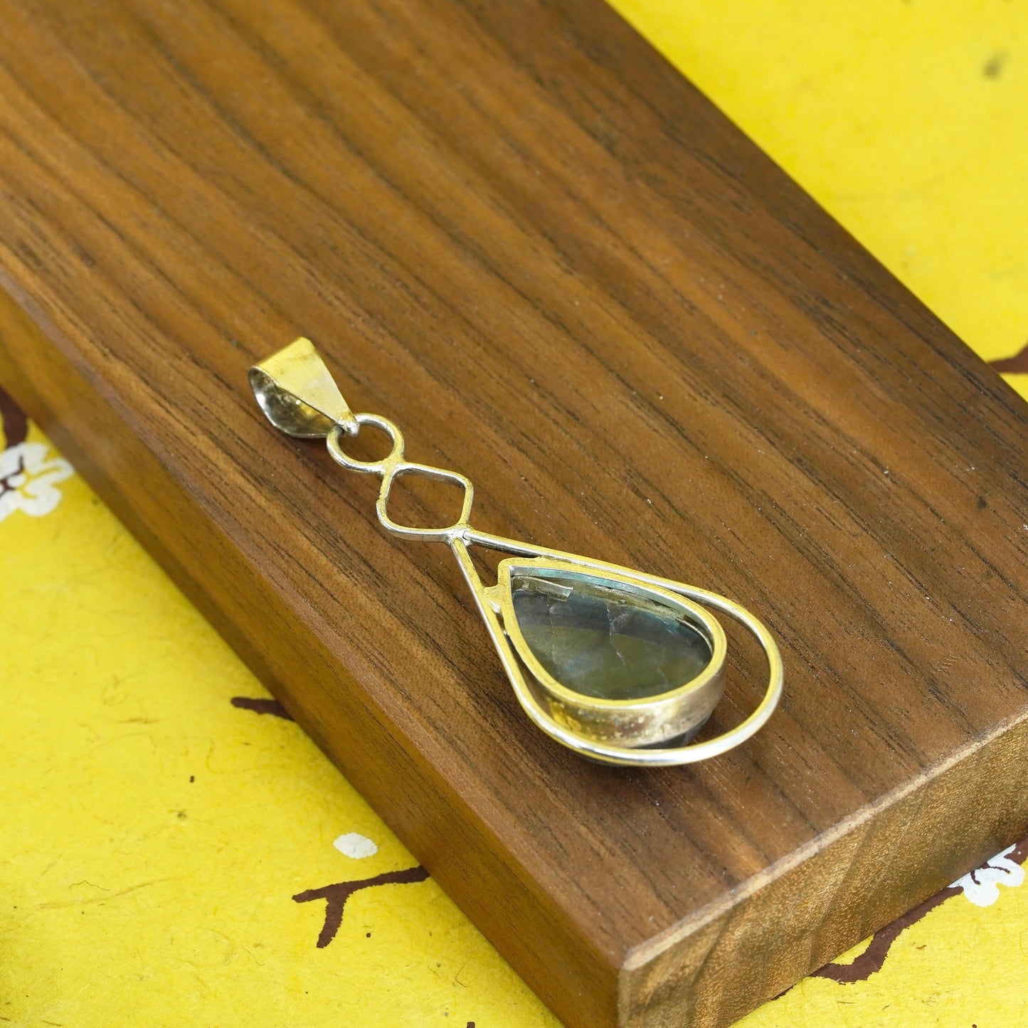 Vintage Sterling silver handmade pendant, 925 teardrop with labradorite