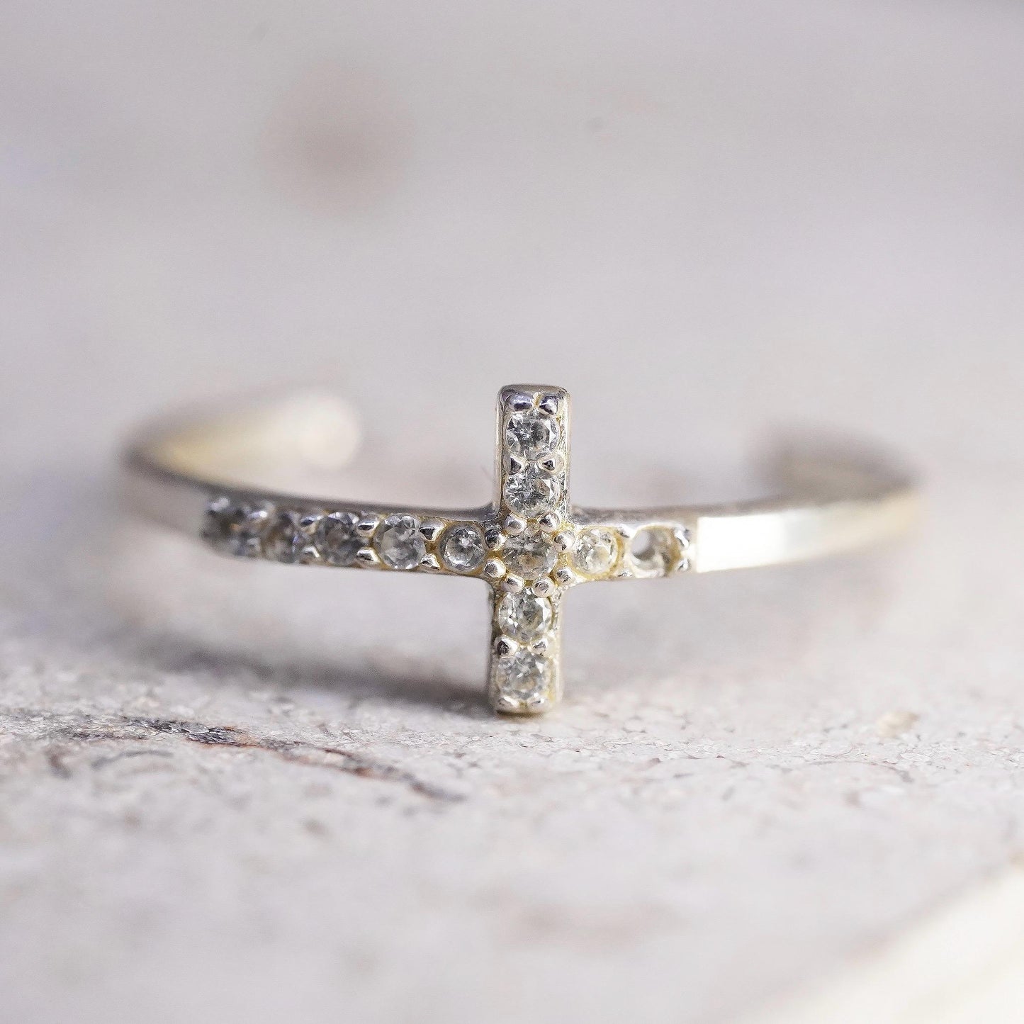 Size adjustable, vintage sterling 925 silver ring with cluster Cz, cross band