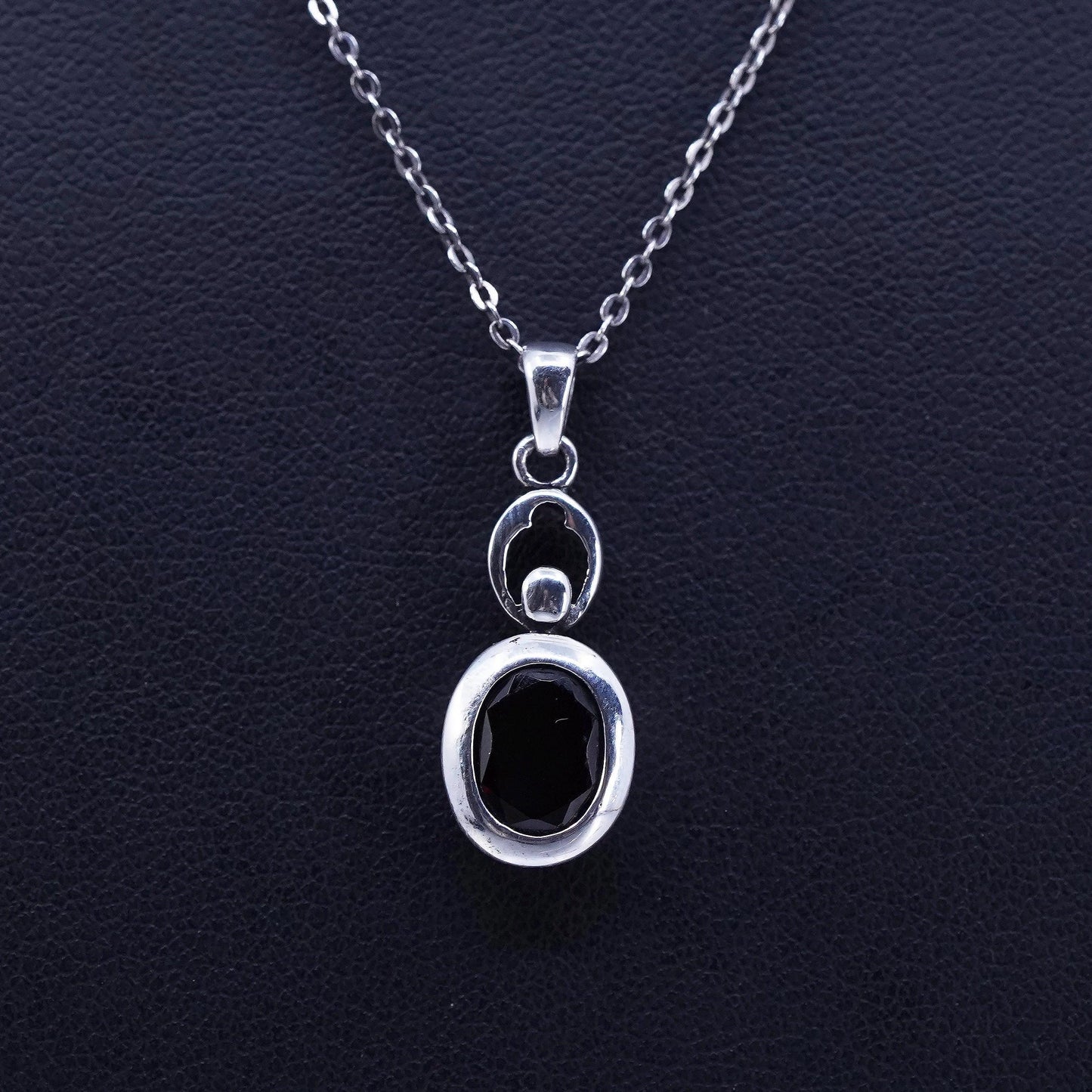 18”, Vintage LUC sterling 925 silver flatten circle necklace oval ruby pendant