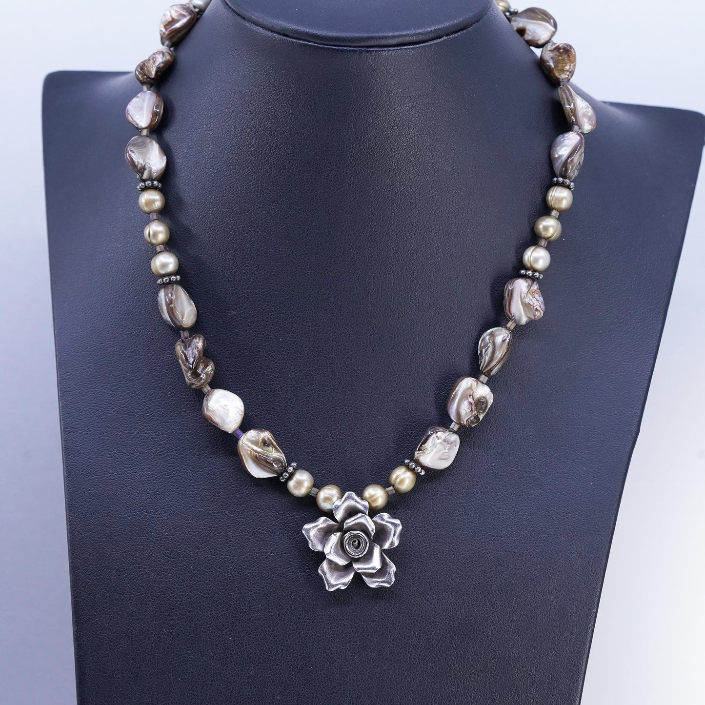16", 925 Sterling 925 Silver Necklace pearl and abalone beads flower pendant