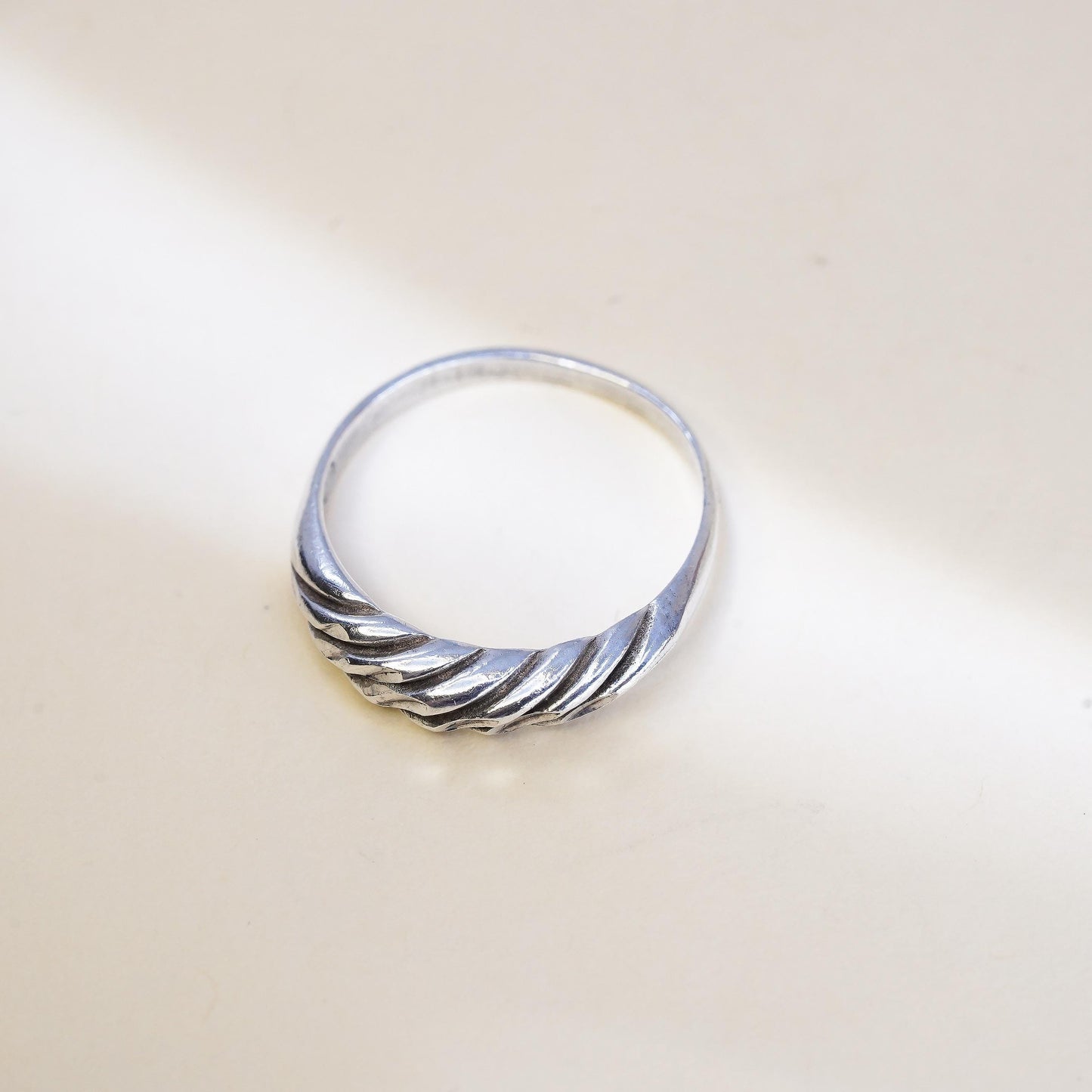 Size 7, VTG sterling silver handmade ring, textured 925 ribbed stackable band