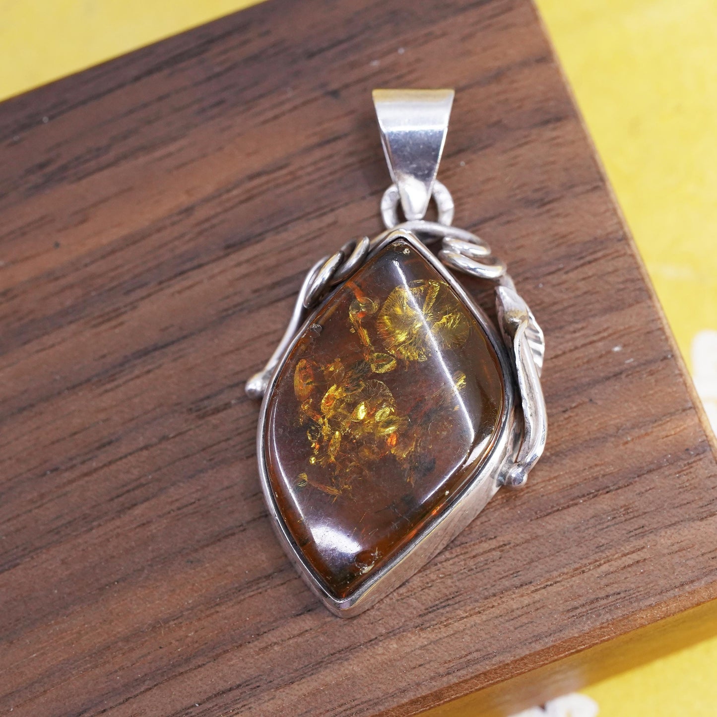 Vintage Sterling silver 925 handmade pendant with Amber and leaves