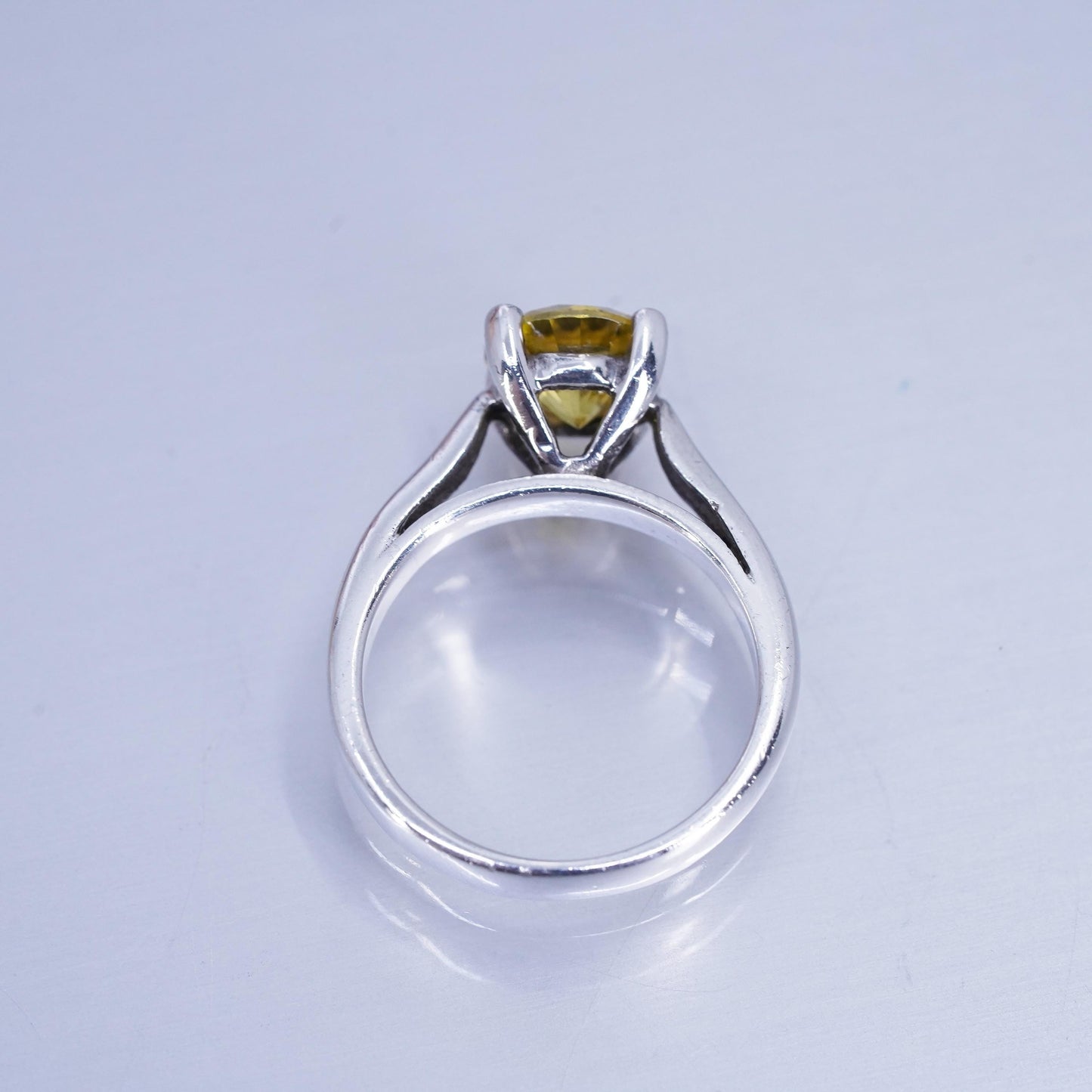Size 6.5, vintage Sterling 925 silver handmade ring with circle citrine