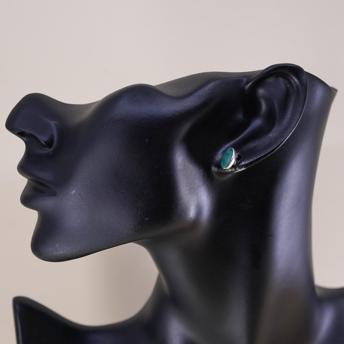 southwestern Native American Sterling silver earrings, 925 studs oval malachite
