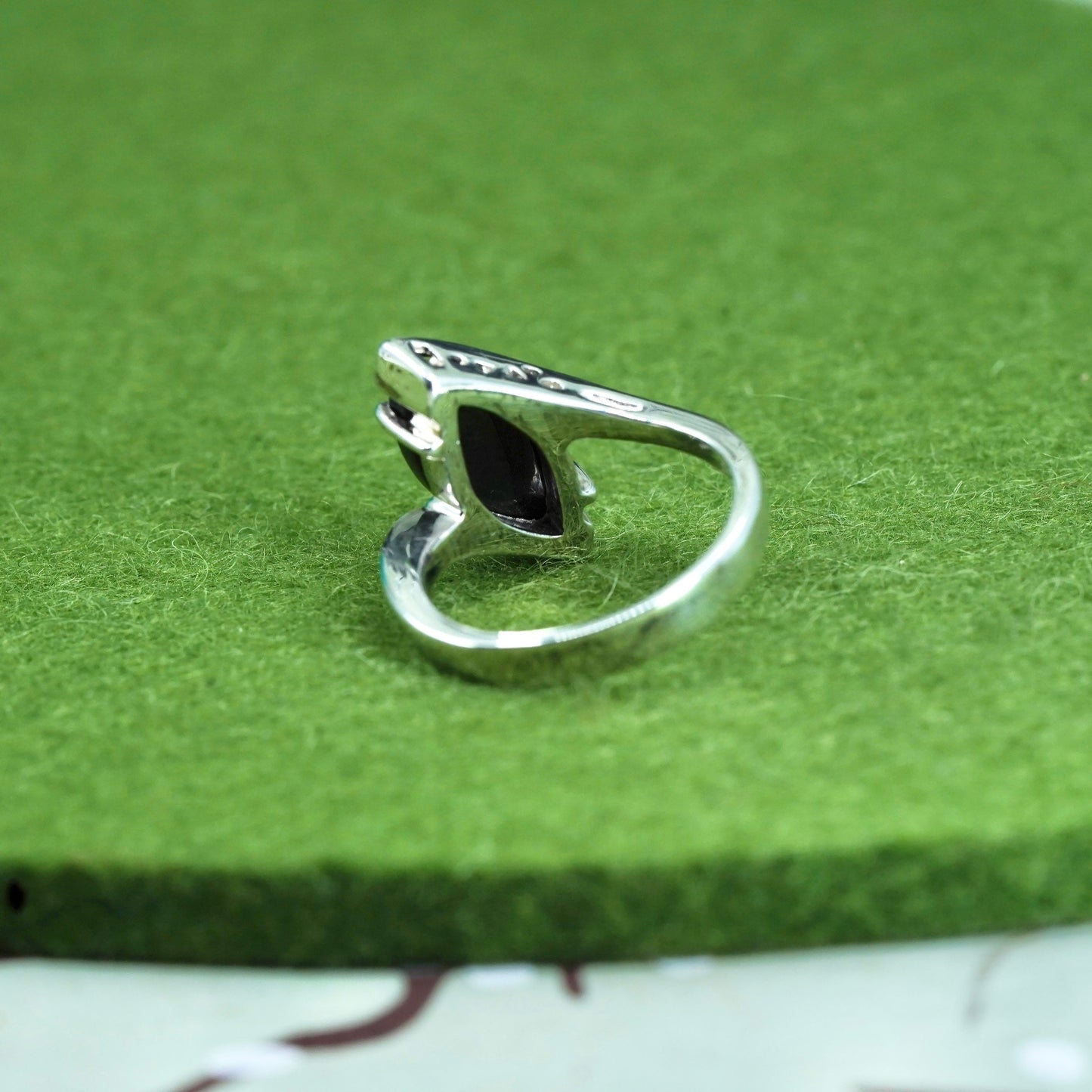 Size 8.25, Vintage sterling silver 925 ring with obsidian