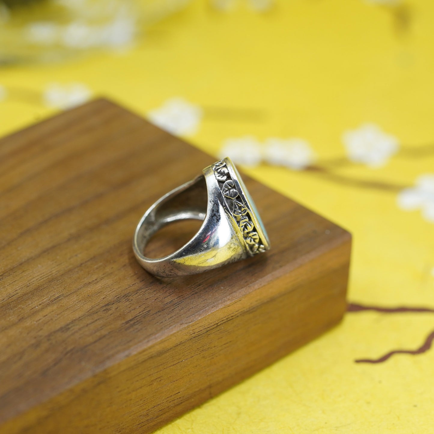 Size 6, vintage Sterling 925 silver handmade ring with oval turquoise inlay