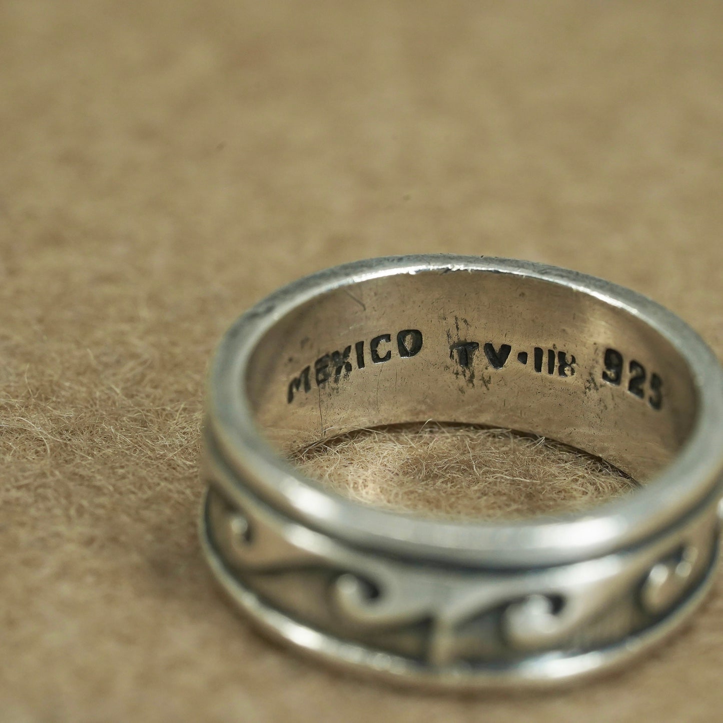 Size 7.25, VTG southwestern Mexican Sterling 925 silver ring, wavy wave band