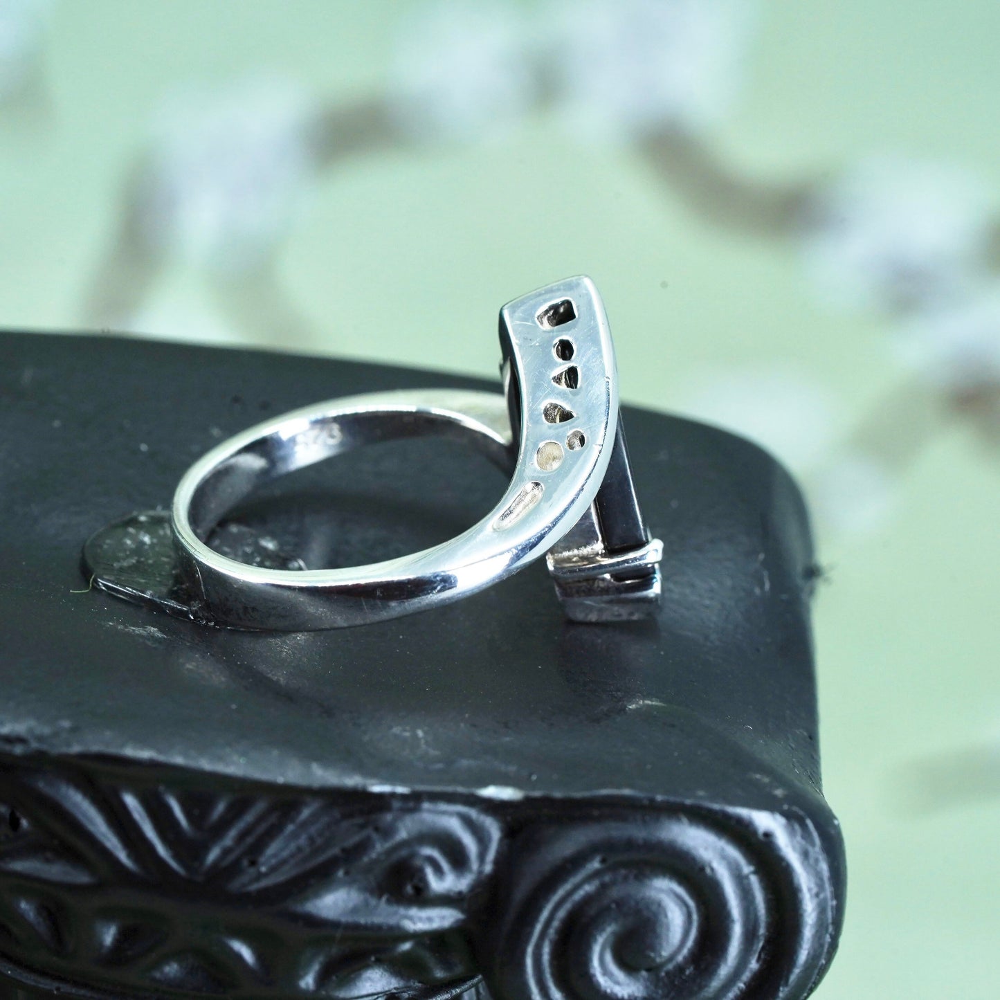 Size 8.25, Vintage sterling silver 925 ring with obsidian
