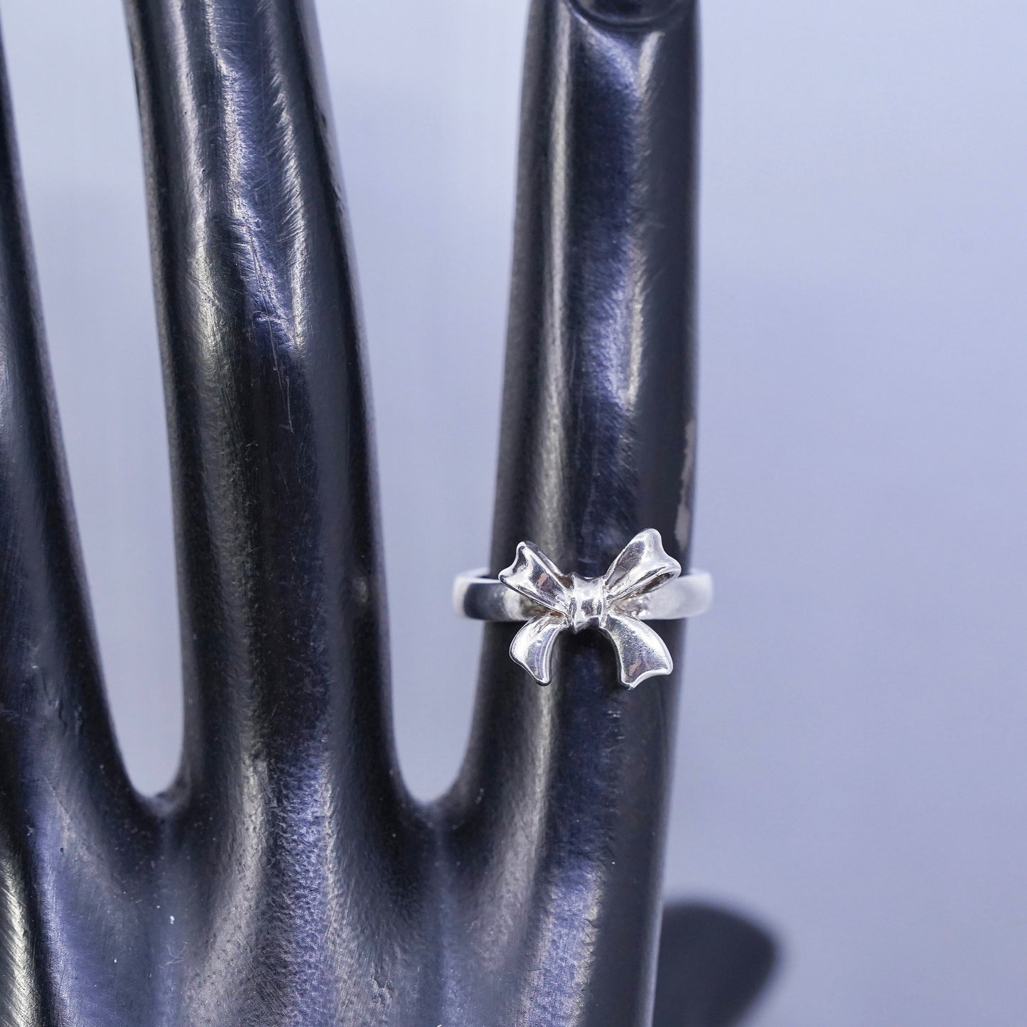 Size 4.25, vintage fashionable Sterling 925 silver ribbon ring