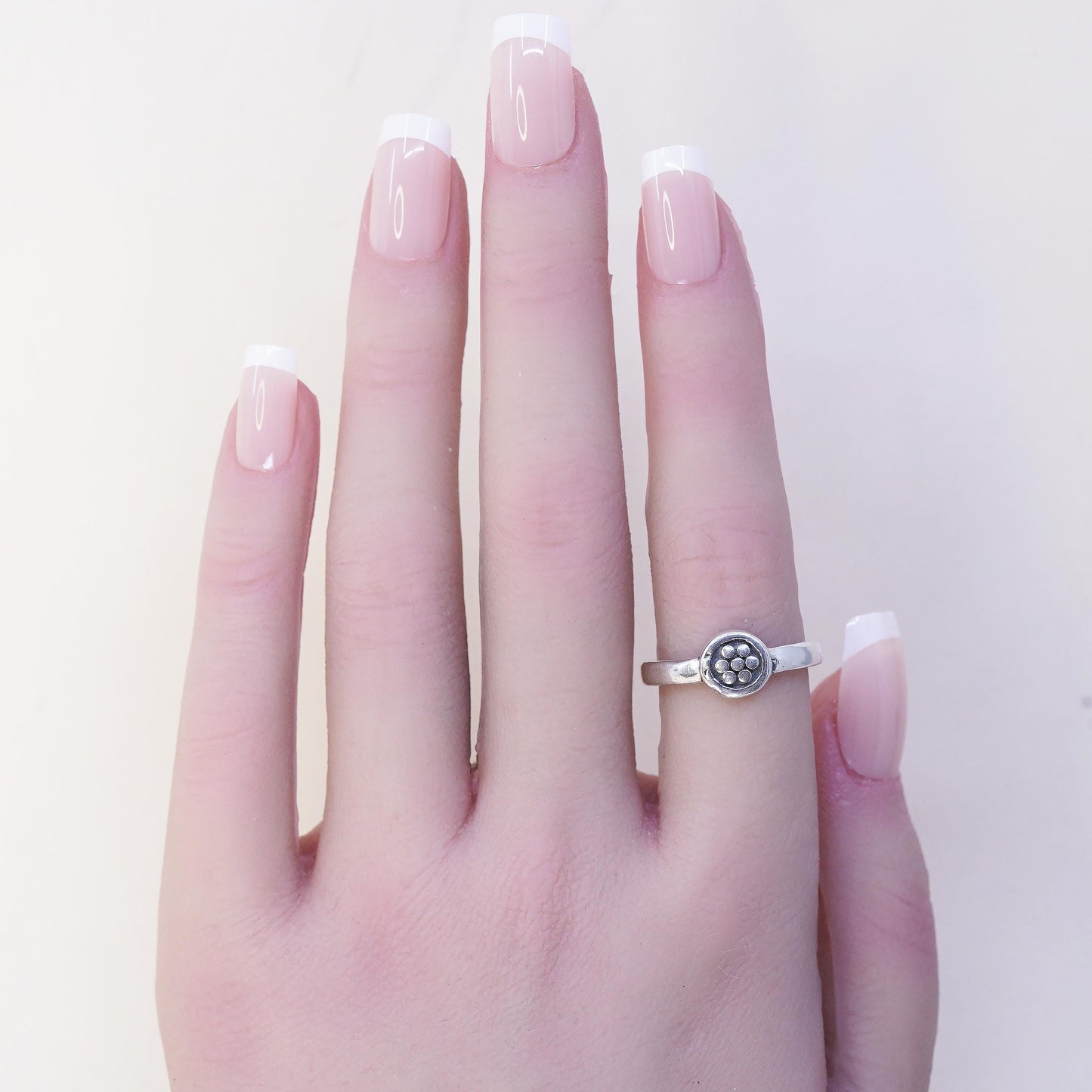Size 6.5, VTG 925 Sterling Silver Dot Ring, Circle Disc, flower Band, Jewelry