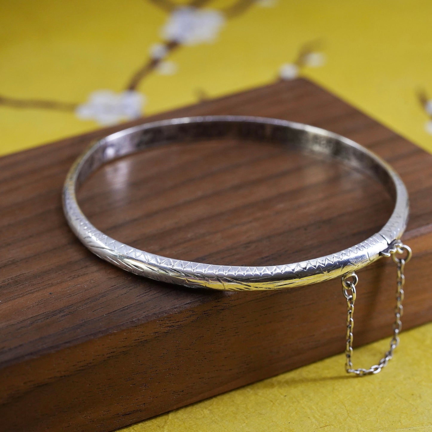 7.5", Sterling silver bracelet, textured 925 hinged bangle with secure chain