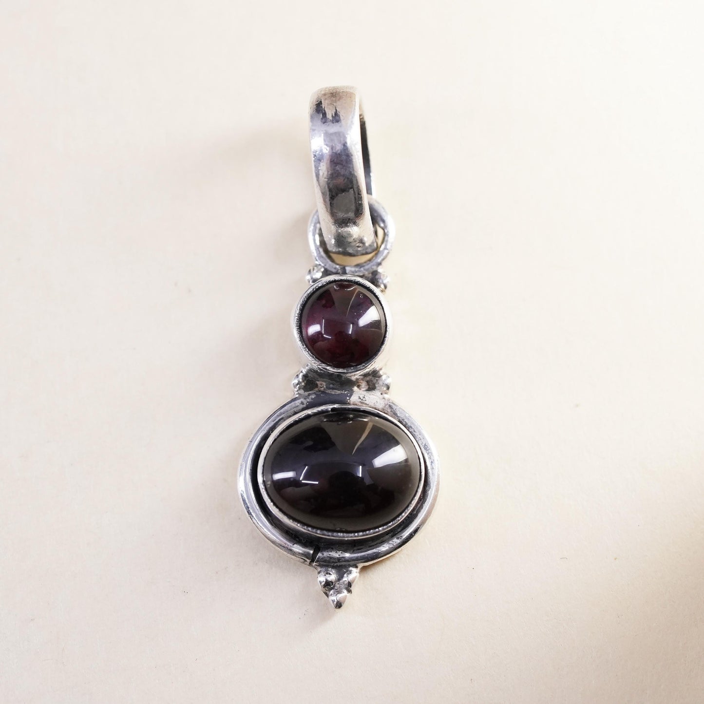 Vintage Sterling silver handmade pendant, 925 oval with garnet inlay