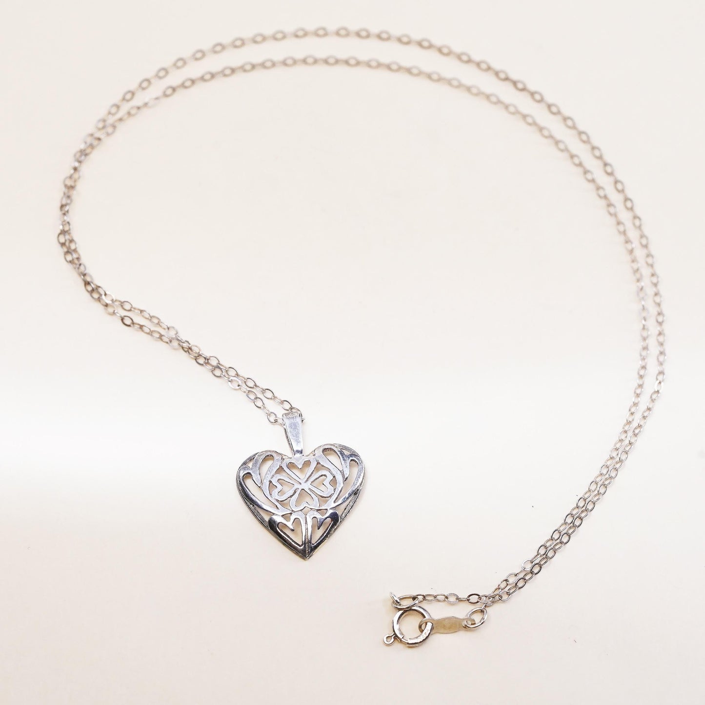 18",, VTG Sterling 925 silver flatten circle necklace filigree heart pendant