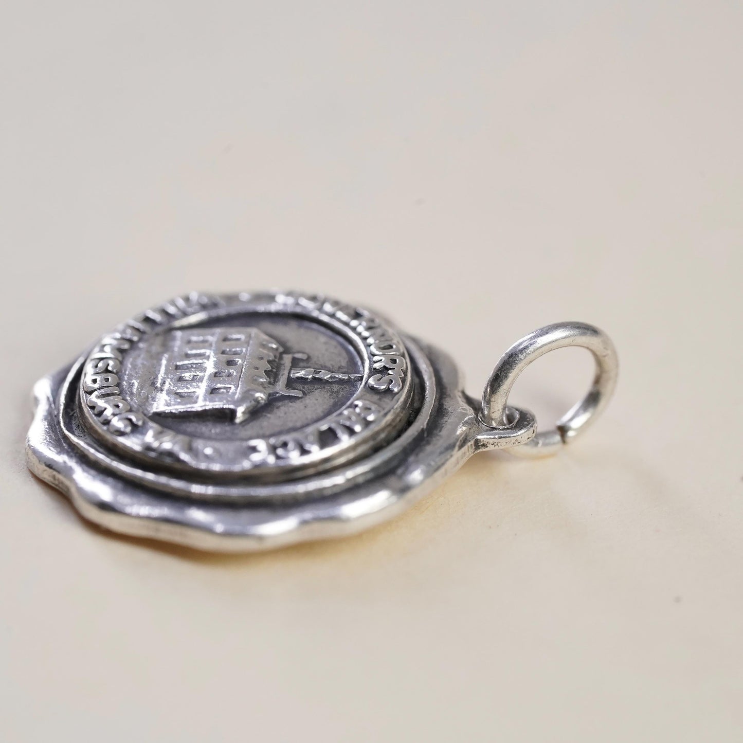 sterling world traveler pendant, 925 The Governor's Palace Williamsburg VA tag