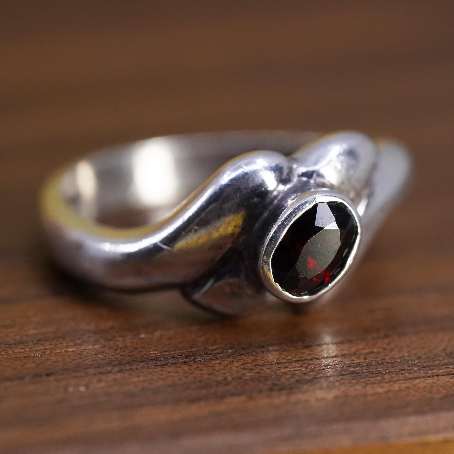 Size 6, vintage Sterling 925 silver handmade ring with oval garnet
