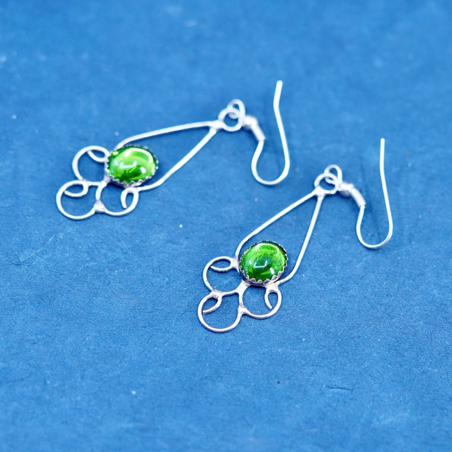Vintage sterling silver handmade earrings, 925 circle with green glass bead
