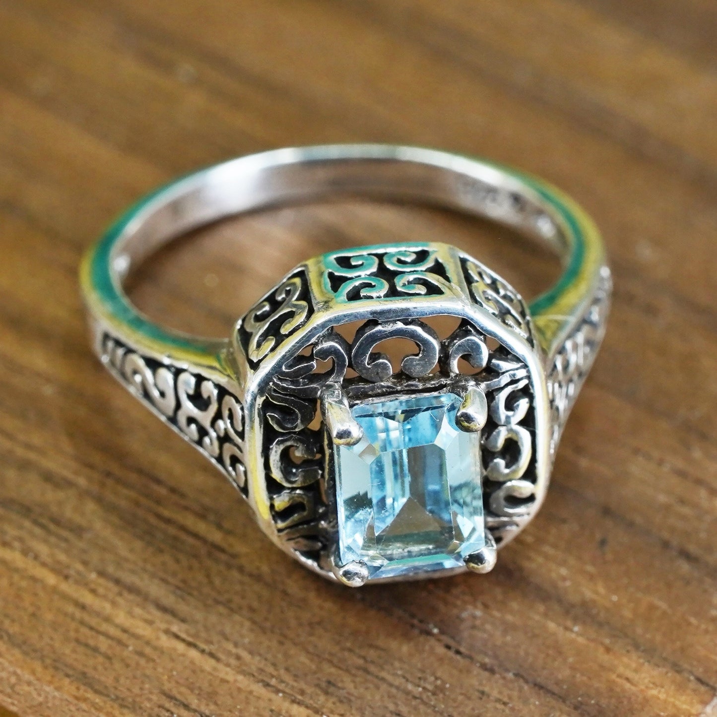 Size 9, VTG Sterling silver handmade ring, 925 filigree ring with blue crystal