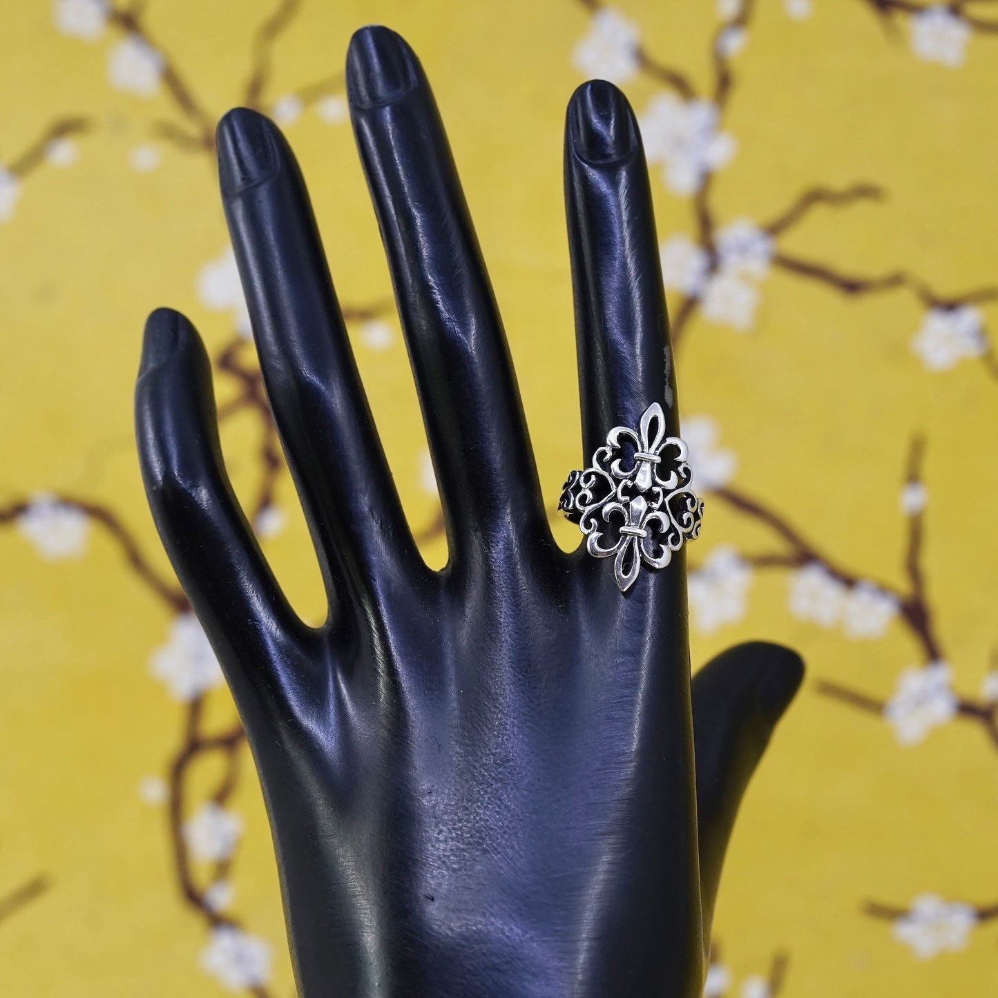 Size 7.5, vintage Sterling silver handmade ring, 925 French fleur-de-lis band