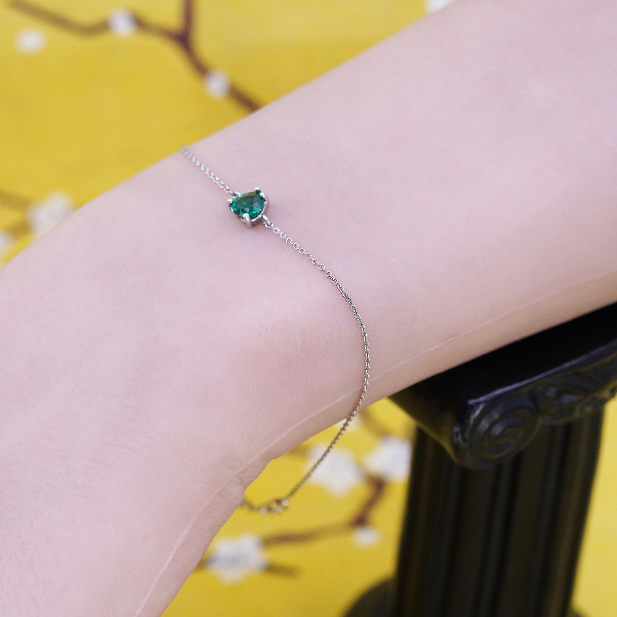 7.5", vintage sterling silver bracelet, 925 thin chain with crystal green heart