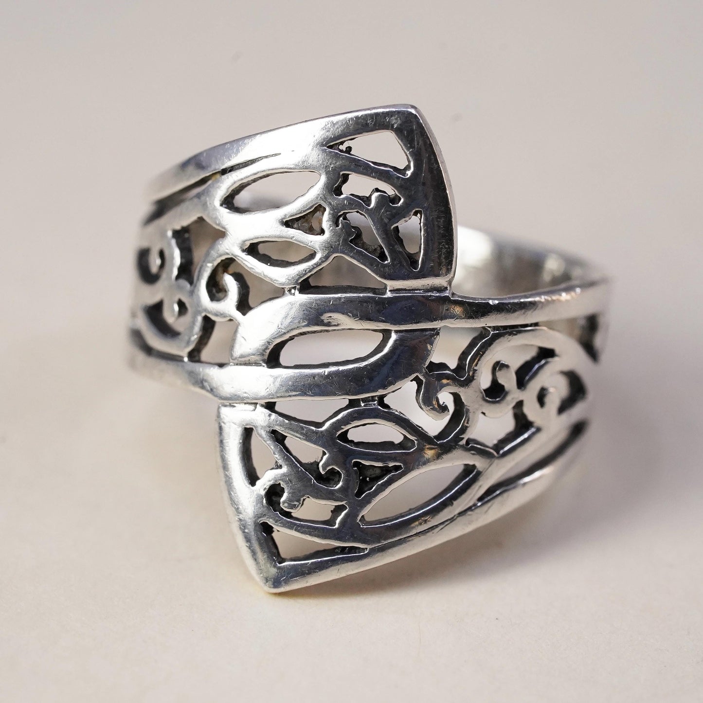 Size 7, vintage Sterling silver handmade ring, 925 band w/ filigree swirl band