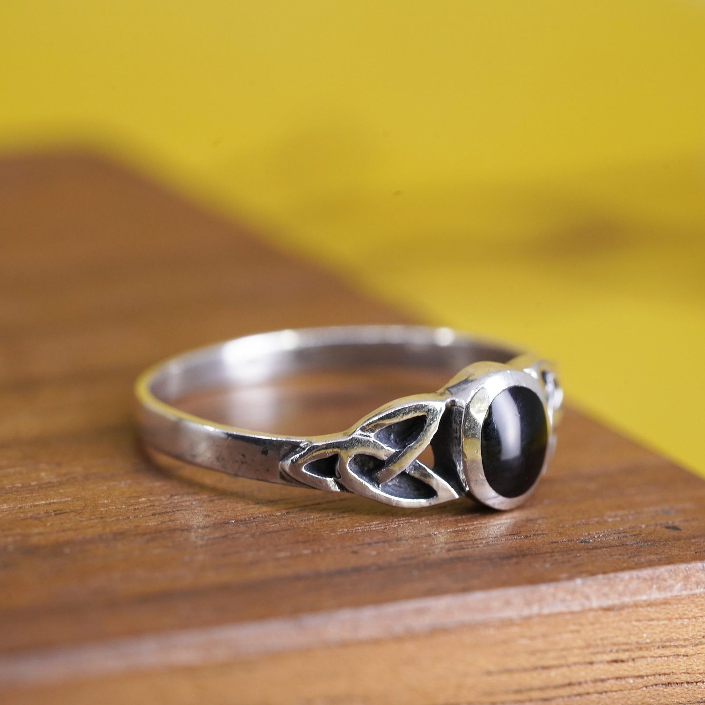 Size 7.5, vintage Sterling 925 silver handmade ring with oval onyx