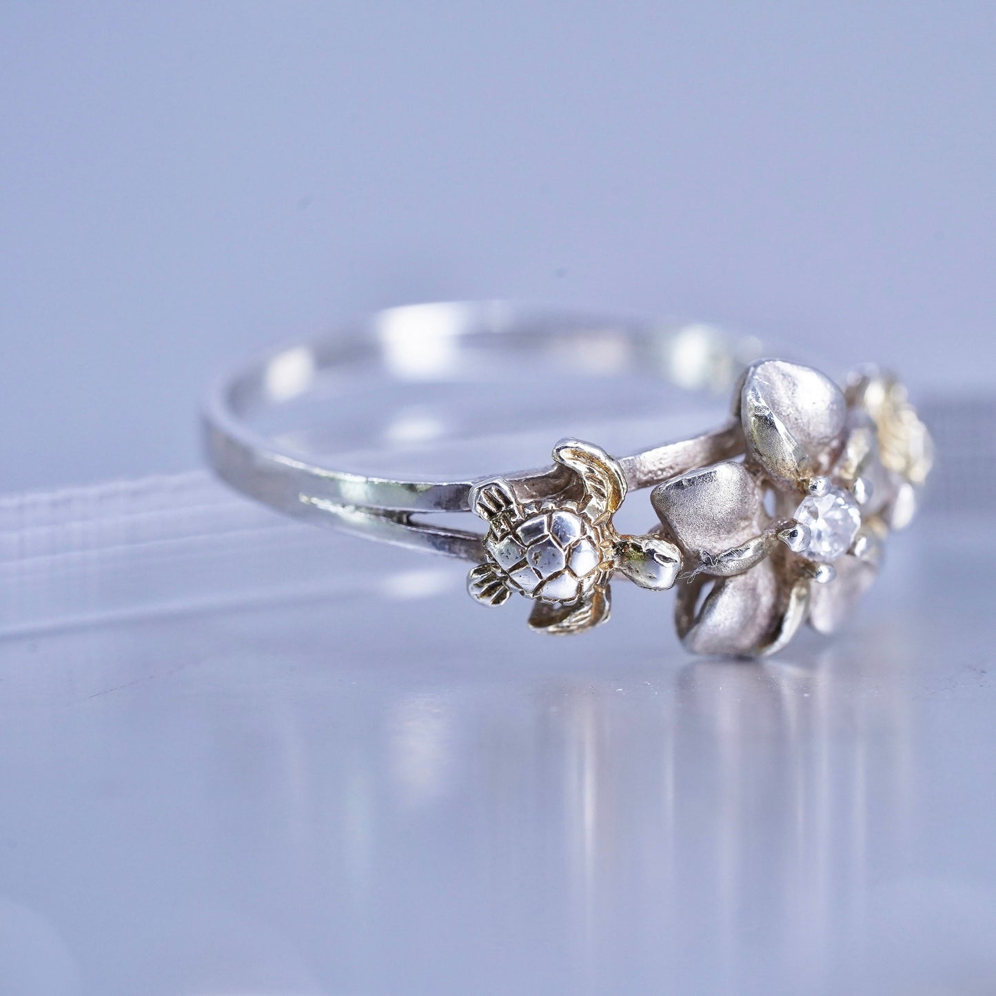 Size 9.5, vintage Sterling 925 silver plumeira flower ring with turtles and cz