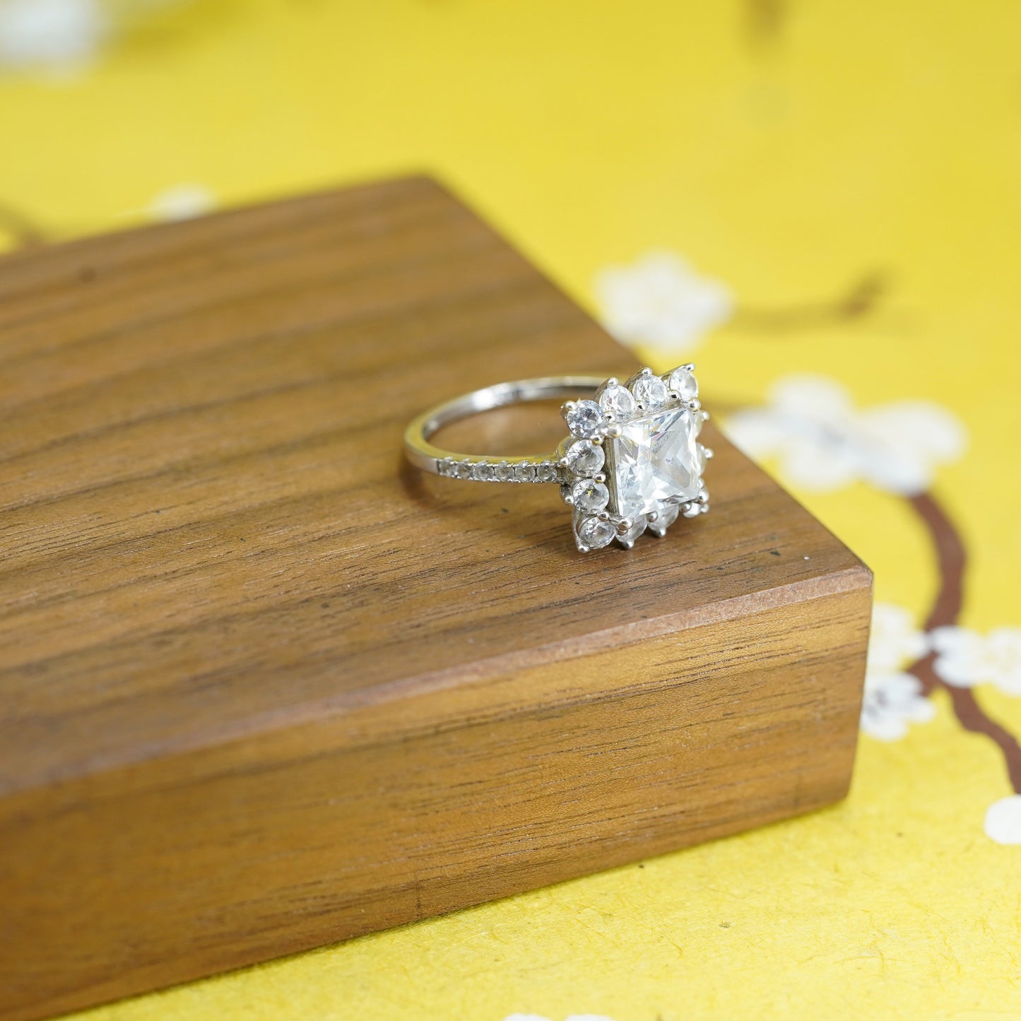 Size 7.5, vintage Sterling silver ring, 925 with cluster Cz