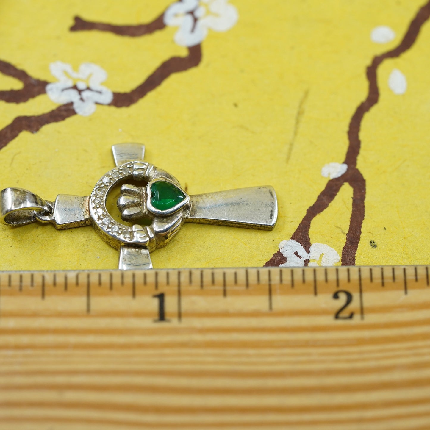 Ireland sterling silver claddagh pendant, holding heart 925 cross with peridot