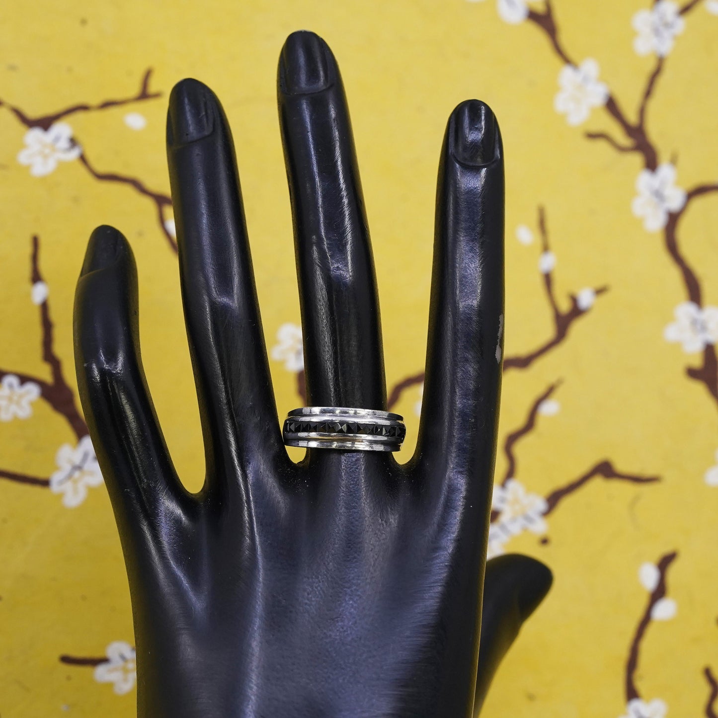 Size 8.5, vintage Sterling silver ring, modern 925 band with cluster black cz