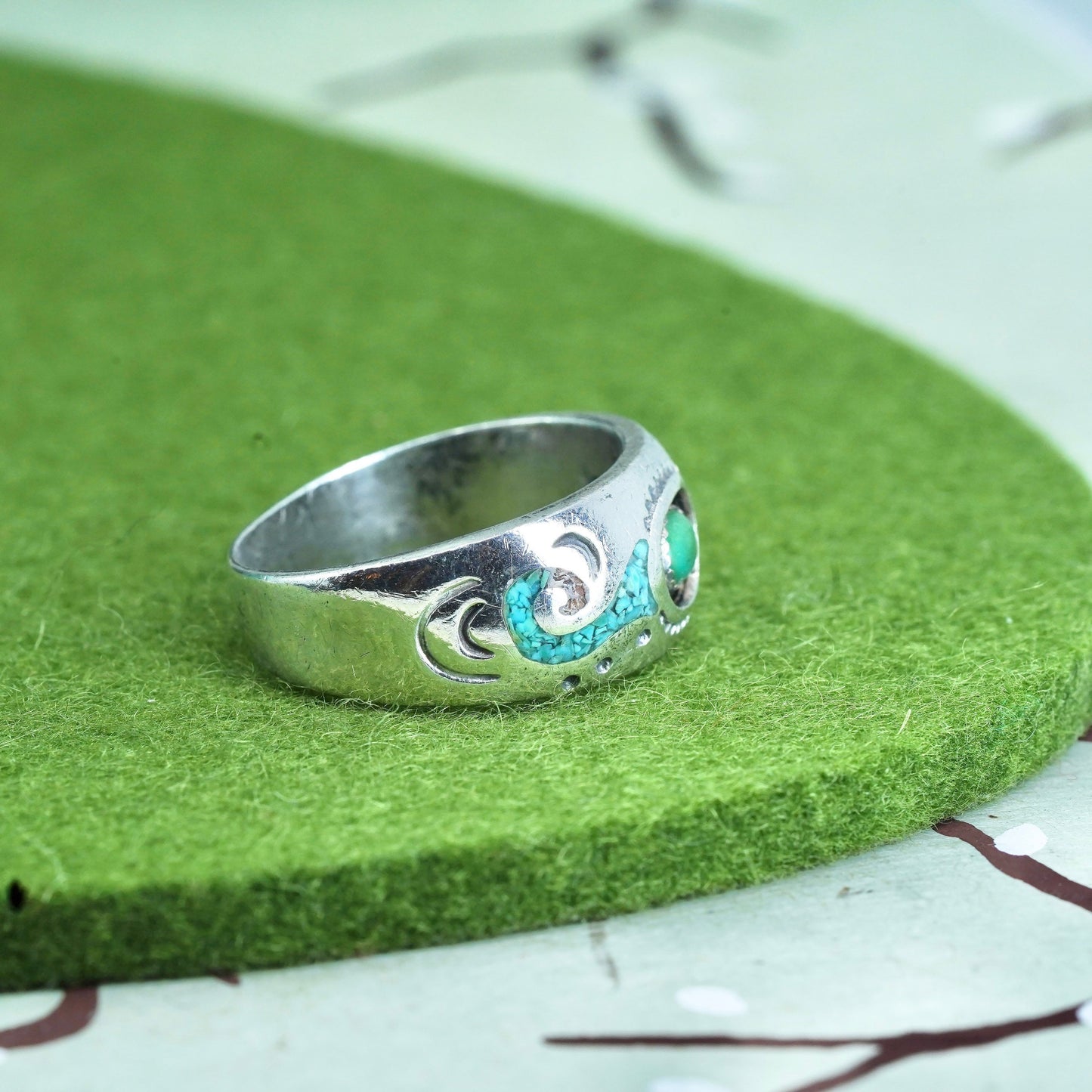 Size 11.5, vintage southwestern Sterling silver ring, 925 band turquoise chip