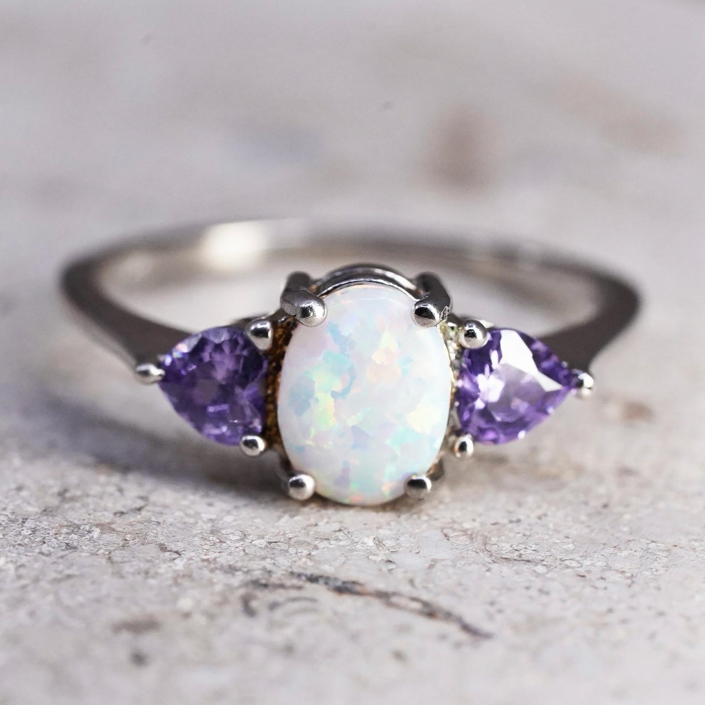 Size 7, vintage Sterling Silver 925 opal Ring with amethyst details